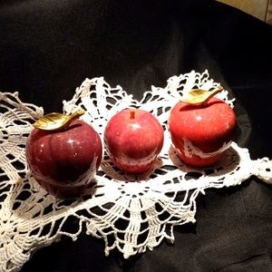 3 Stone Apples